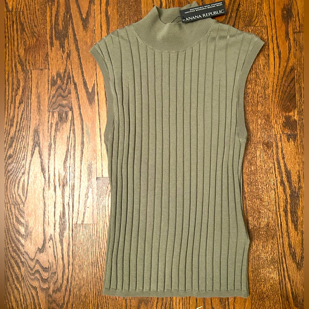 Banana Republic olive merino wooll sleeveless sweater NWT!
